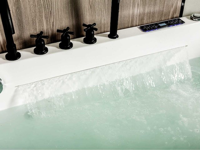 Bubbelbad - vonato - nevira - half vrijstaand - afbeelding 7 van  8