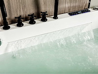 Bubbelbad - vonato - nevira - half vrijstaand - afbeelding 7 van  8