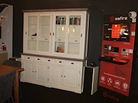 Buffetkast met vier schuifdeuren, negen lades en vier kastjes. afmeting 200 x 50 x 221 cm