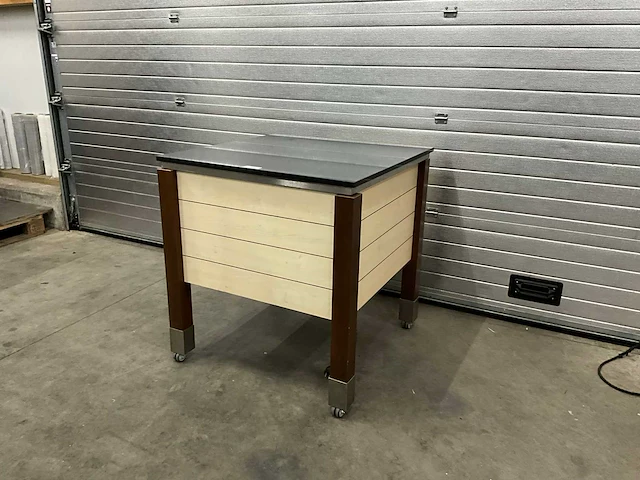 Buffetmeubel met hardstenen blad - afbeelding 1 van  6