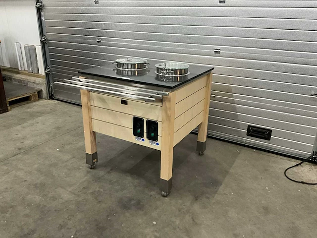 Buffetmeubel met hot pot - afbeelding 1 van  8