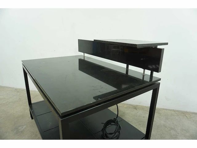 Buffettafel met stenen blad - afbeelding 2 van  3