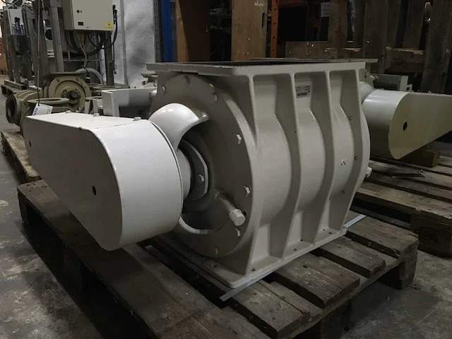 Buhler roterende sluis met motor - afbeelding 1 van  5