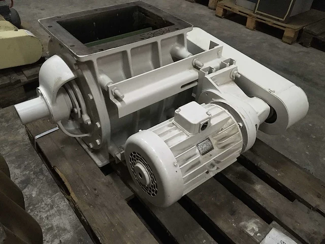 Buhler roterende sluis met motor - afbeelding 2 van  5