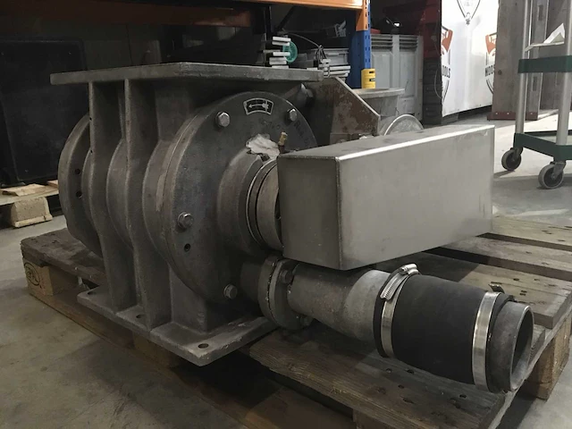 Buhler roterende sluis met motor - afbeelding 1 van  6