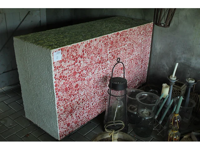 Buitenbar met mozaïek bekleed. afmeting 150 x 52 x 90cm. voorzien van 3 schuifrekjes en 2 opbergvakken - afbeelding 1 van  4