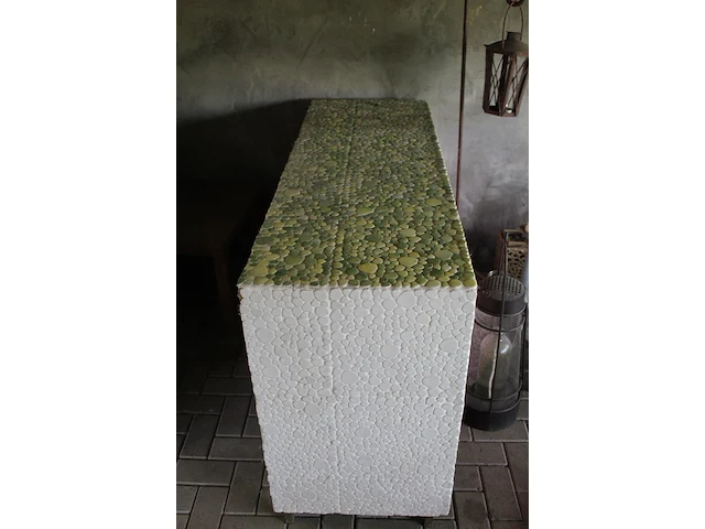 Buitenbar met mozaïek bekleed. afmeting 150 x 52 x 90cm. voorzien van 3 schuifrekjes en 2 opbergvakken - afbeelding 4 van  4
