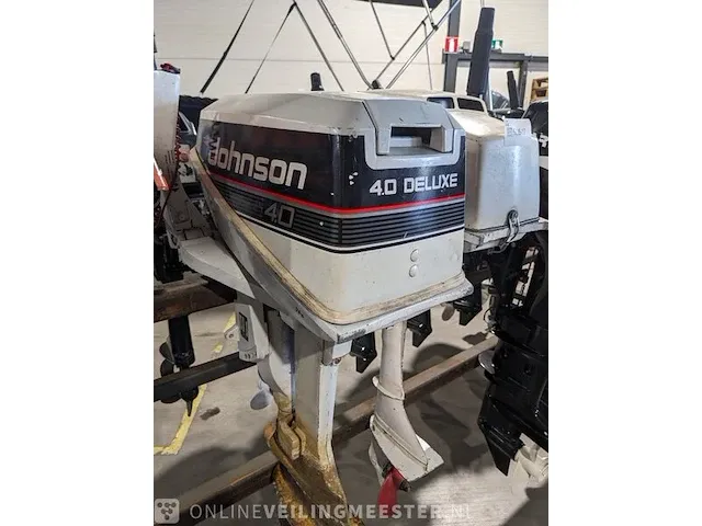 Buitenboord motor johnson, 4 pk 2-takt 2 cilinder kortstaart op knuppel - afbeelding 1 van  9