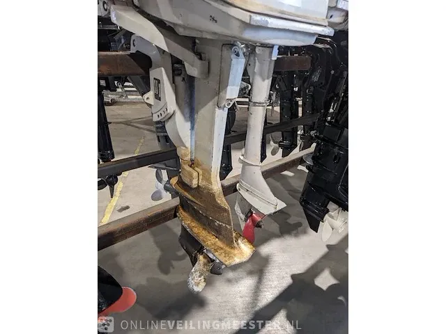 Buitenboord motor johnson, 4 pk 2-takt 2 cilinder kortstaart op knuppel - afbeelding 2 van  9