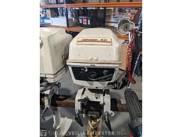 Buitenboord motor johnson, 4 pk 2-takt 2 cilinder kortstaart op knuppel - afbeelding 4 van  9