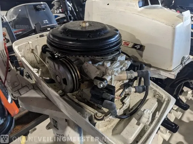 Buitenboord motor johnson, 4 pk 2-takt 2 cilinder kortstaart op knuppel - afbeelding 7 van  9