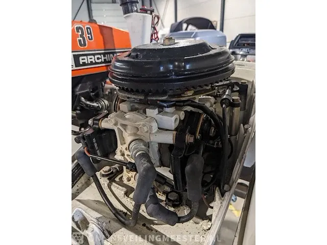 Buitenboord motor johnson, 4 pk 2-takt 2 cilinder kortstaart op knuppel - afbeelding 9 van  9