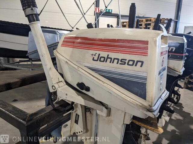 Buitenboord motor johnson, 6 pk 2-takt 2-cilinder langstaart op knuppel , wit - afbeelding 3 van  10