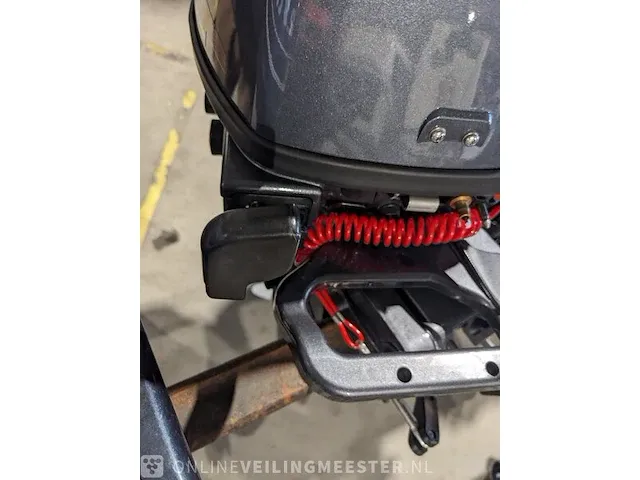 Buitenboord motor sail , 9.9 pk 4-takt langstaart op knuppel , donkergrijs / antraciet, bouwjaar 2023 - afbeelding 11 van  12