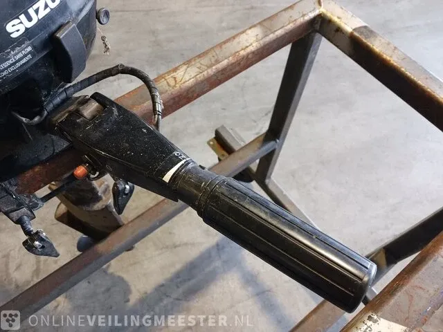 Buitenboordmotor suzuki , 4 pk viertakt, zwart - afbeelding 7 van  10