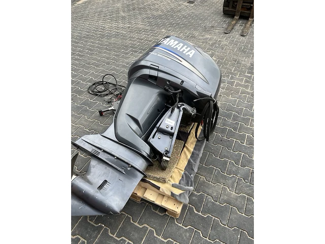 Buitenboordmotor yamaha - afbeelding 12 van  16