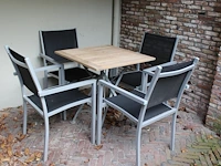 Buitenterras betaande uit 32 stapelbare aluminium stoelen met stoffen zitting en 18 horecatafels met afmeti... - afbeelding 1 van  6