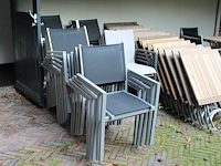 Buitenterras betaande uit 32 stapelbare aluminium stoelen met stoffen zitting en 18 horecatafels met afmeti... - afbeelding 5 van  6
