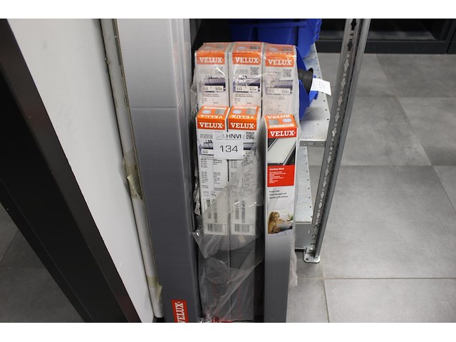 Buitenzonwering velux 3x mhl mk00 5060c en 3x dkl mk04 1100sc en 2x dkl uk04 100gl. - afbeelding 1 van  6