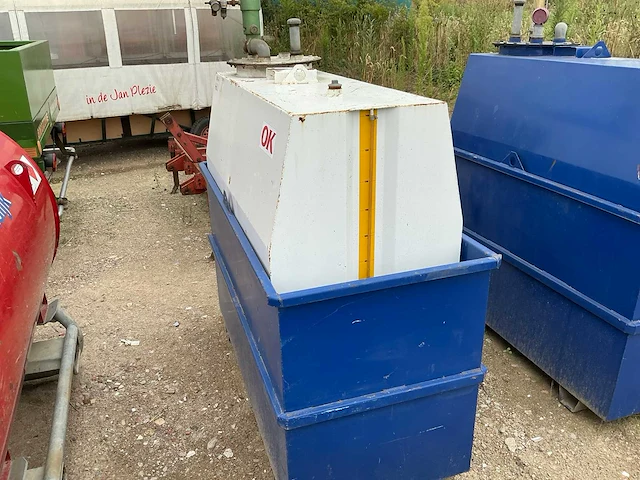 Bulktank met pomp 1200 ltr. - afbeelding 5 van  11