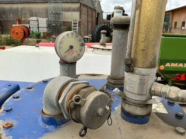 Bulktank met pomp 1200ltr. - afbeelding 8 van  11