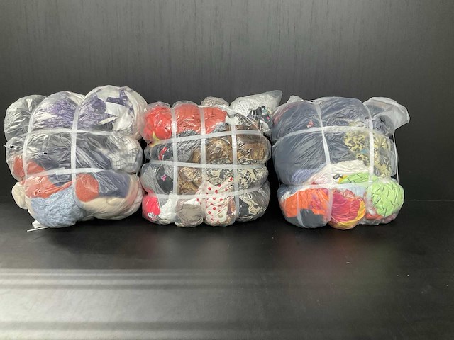 Bulkverpakking vintage kleding (3x) - afbeelding 1 van  4