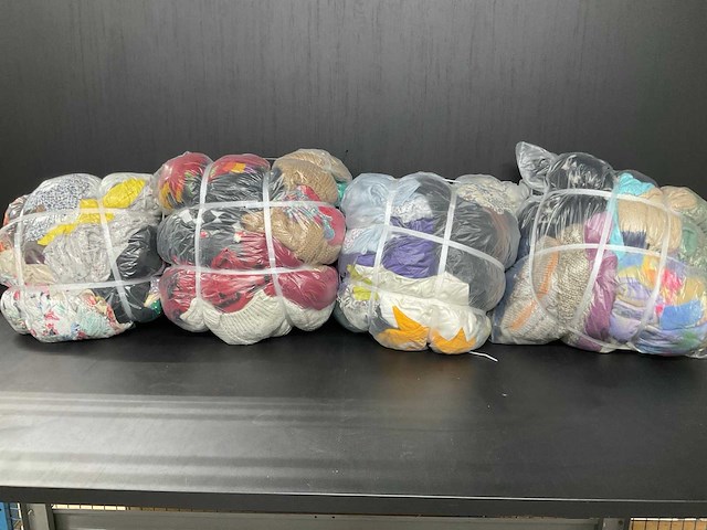 Bulkverpakking vintage kleding (4x) - afbeelding 1 van  5