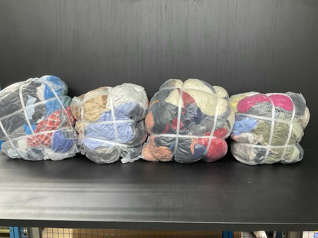 Bulkverpakking vintage kleding (4x) - afbeelding 1 van  5
