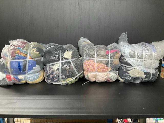 Bulkverpakking vintage kleding (4x) - afbeelding 1 van  5