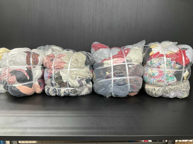 Bulkverpakking vintage kleding (4x) - afbeelding 1 van  5