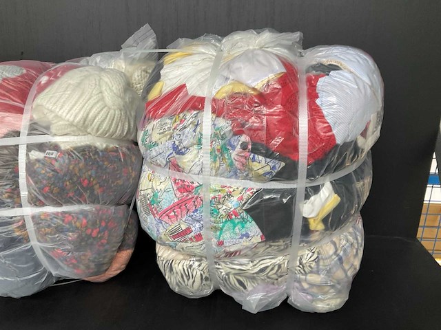 Bulkverpakking vintage kleding (4x) - afbeelding 2 van  5