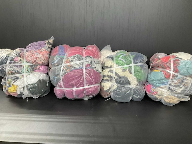 Bulkverpakking vintage kleding (4x) - afbeelding 1 van  5