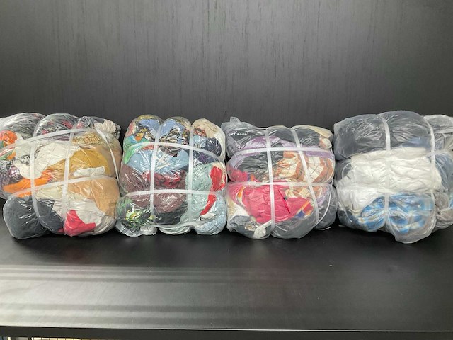 Bulkverpakking vintage kleding (4x) - afbeelding 1 van  5