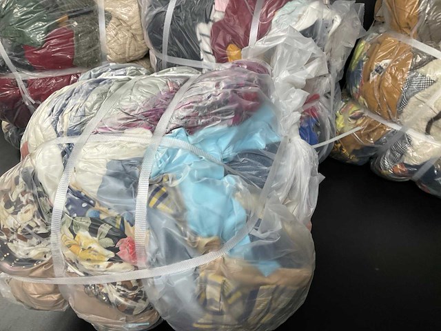 Bulkverpakking vintage kleding (4x) - afbeelding 2 van  5