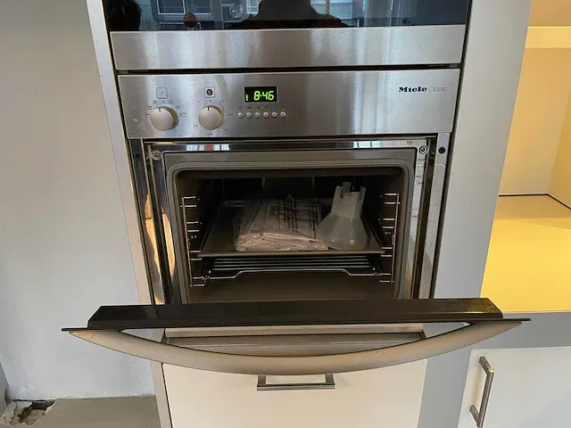 Bulthaup keukenopstelling met miele apparatuur - afbeelding 13 van  19