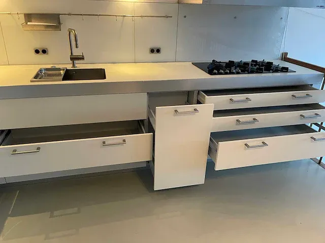 Bulthaup keukenopstelling met miele apparatuur - afbeelding 18 van  19