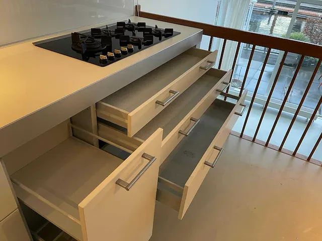 Bulthaup keukenopstelling met miele apparatuur - afbeelding 3 van  19