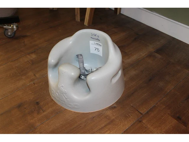 Bumbo babystoel. - afbeelding 1 van  1