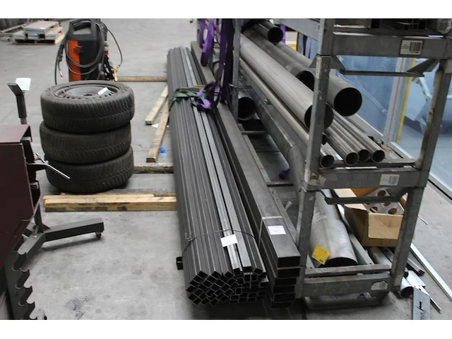 Bundel van 50 stalen kokers met afmeting 30 x 40 x 6000 mm. dikte 2 mm. - afbeelding 1 van  2