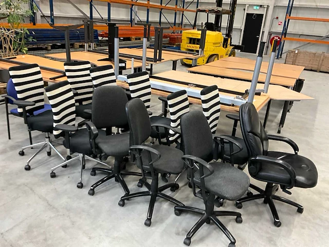 Bureau (13x) - afbeelding 1 van  7