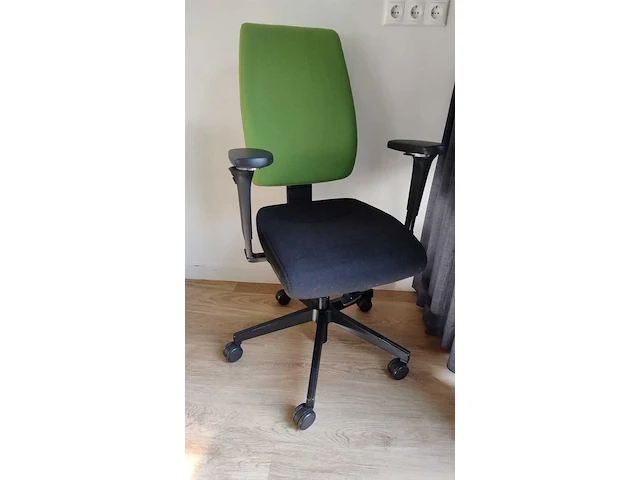 Bureau en bureaustoel giroflex - afbeelding 6 van  9
