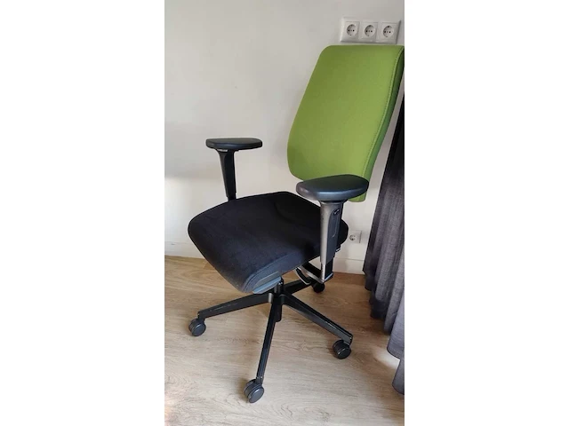 Bureau en bureaustoel giroflex - afbeelding 7 van  9