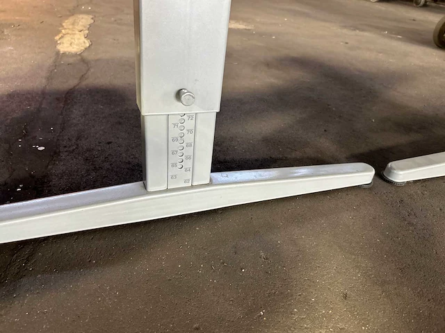 Bureau geen bureaustoelen (2x) - afbeelding 4 van  4