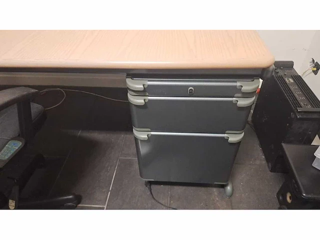 Bureau incl. bureaustoel - afbeelding 2 van  3