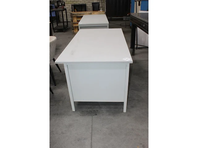 Bureau met 2 vaste ladekasten. afmeting 170 x 85 x 76 cm - afbeelding 2 van  2