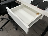 Bureau met bureaustoel, scherm, toetsenbord, muis w.o. iiyama, logi - afbeelding 4 van  8