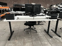 Bureau met bureaustoel, scherm, toetsenbord, muis w.o. iiyama, logi - afbeelding 2 van  10