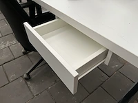 Bureau met bureaustoel, scherm, toetsenbord, muis w.o. iiyama, logi - afbeelding 4 van  10