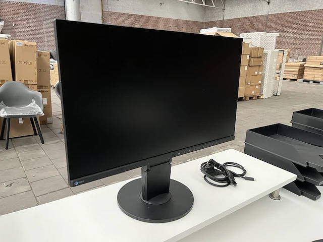 Bureau met bureaustoel, scherm, toetsenbord, muis w.o. logi - afbeelding 6 van  7