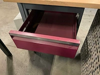Bureau met stoel en lamp - afbeelding 3 van  6